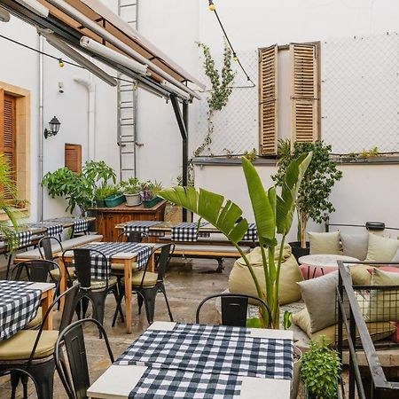 Djumba Hotel & Cafe Nicosia Exterior photo